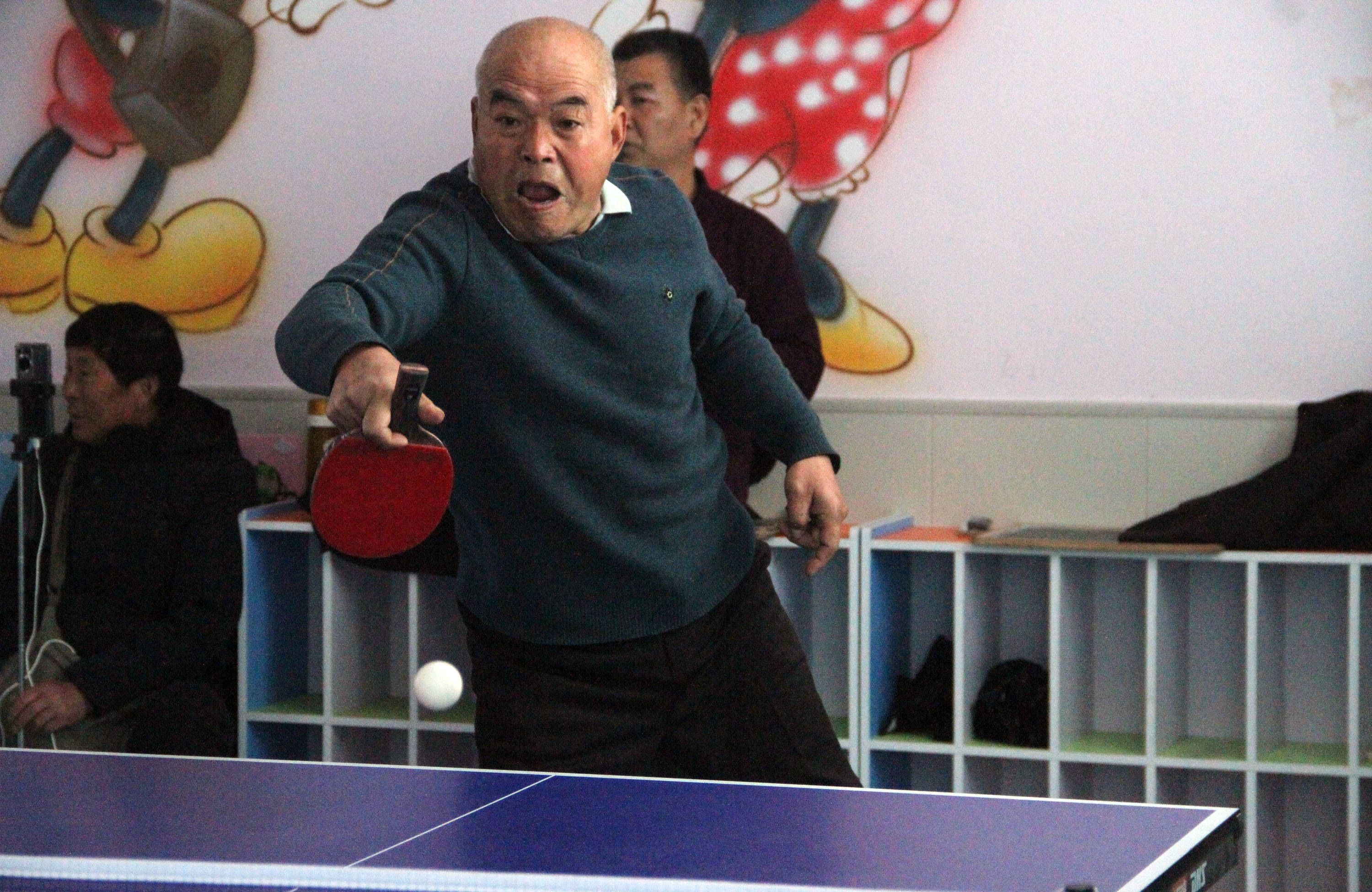 开云体育APP下载-乒乓球比赛精湛技艺，选手飘逸无比