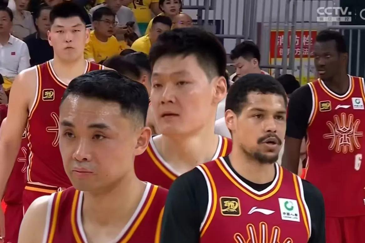 山西男篮在客场惊险获胜，继续排名积分榜第三位的简单介绍