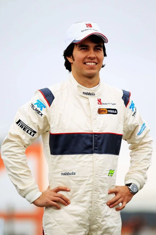 关于梅赛德斯轻取红牛二队，佩雷兹高光表现的信息