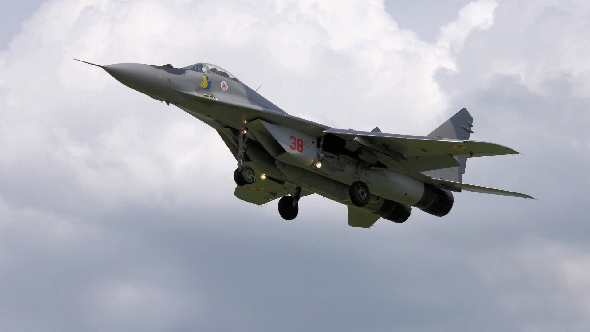 阿坎吉灵光刺破铁幕,中国足球于巅峰对决中力擒希腊