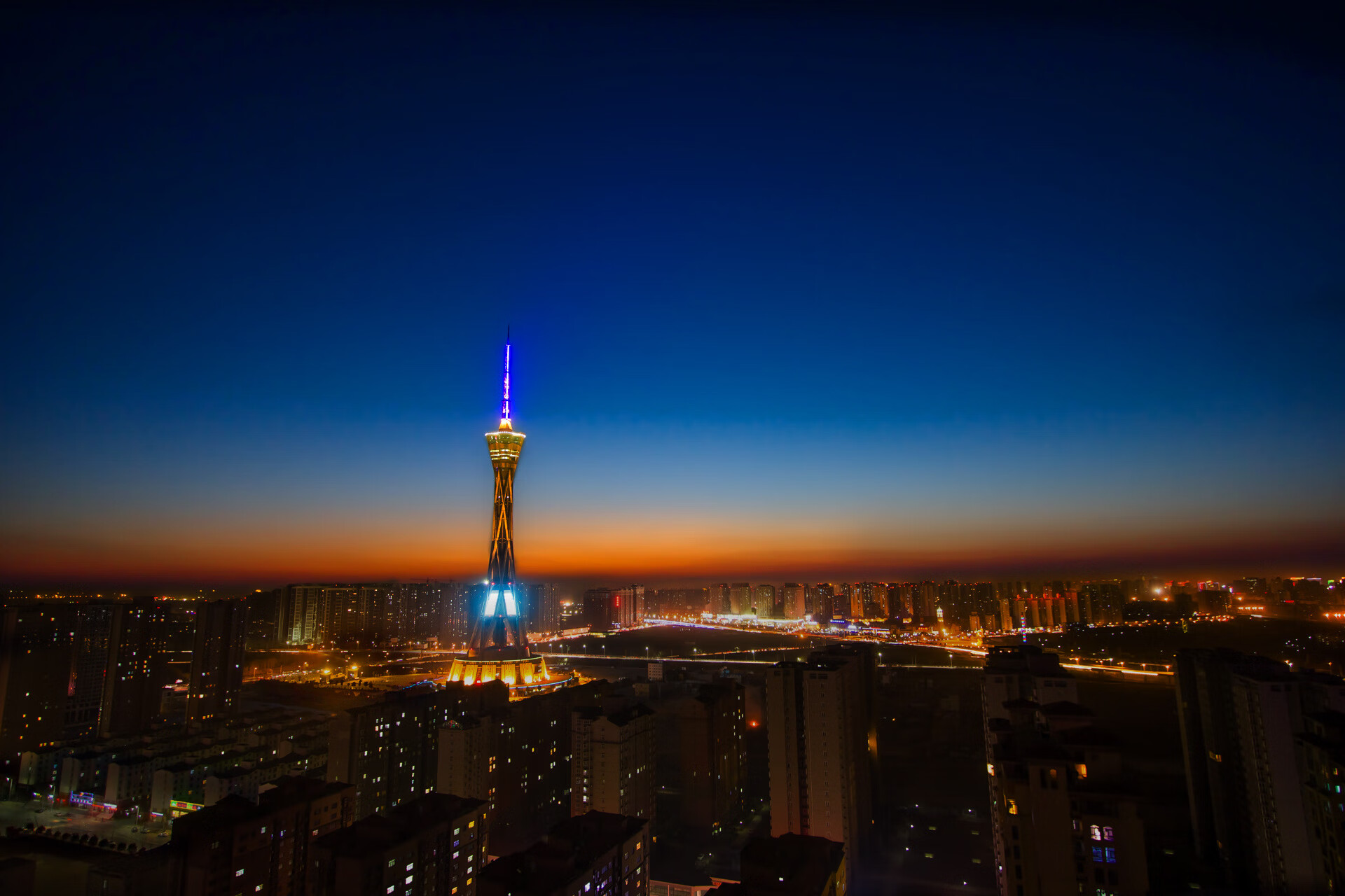 蓝月锋刃破铁壁,维尼修斯完美发挥助曼城关键战突围喀麦隆