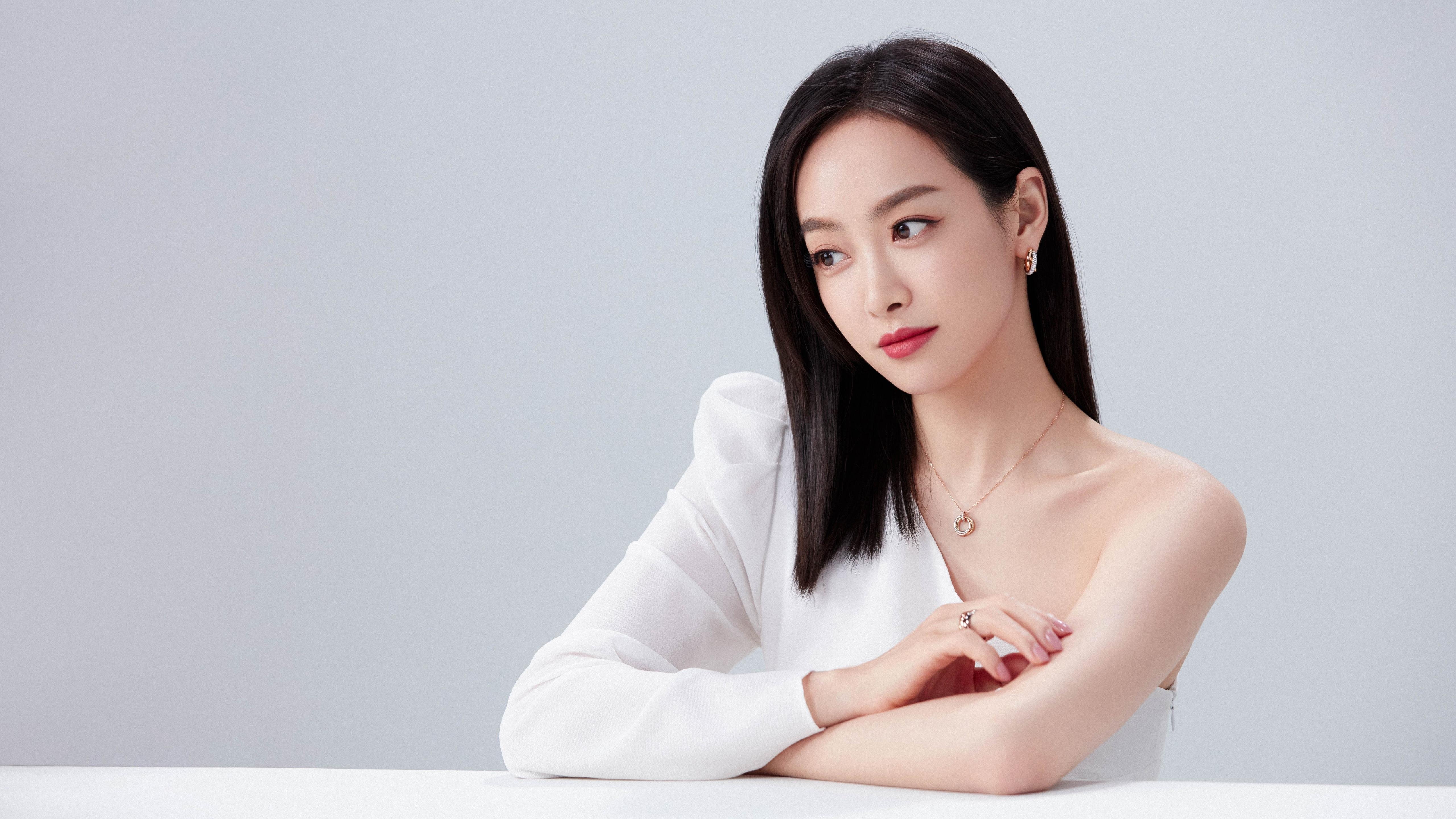 南美双雄惨烈厮杀，乌拉圭险胜巴西，德容闪耀全场，D组格局一夜变天