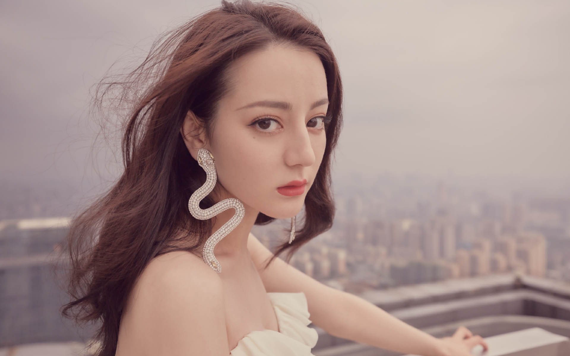 -世界杯头名之争焦点战，日本风暴席卷匈牙利，梅西王者归来主导比赛